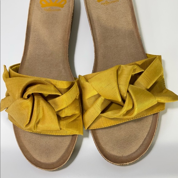 Fergalicious Moshi Sunflower Sandals Yellow Knotted Upper Cushion Insole Sz 8M - Picture 8 of 16